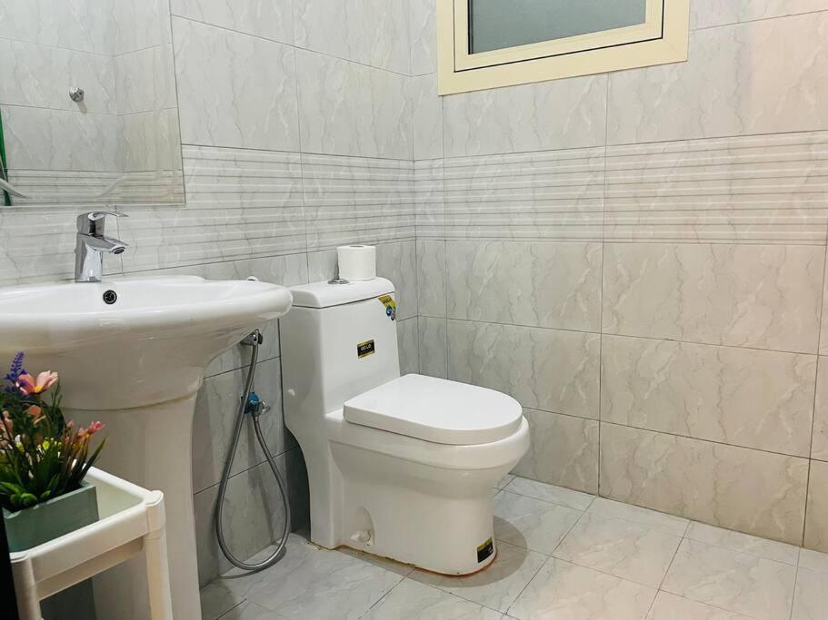 Luxury Private Studio Apartment Close To Airport Abu Dhabi Exterior foto